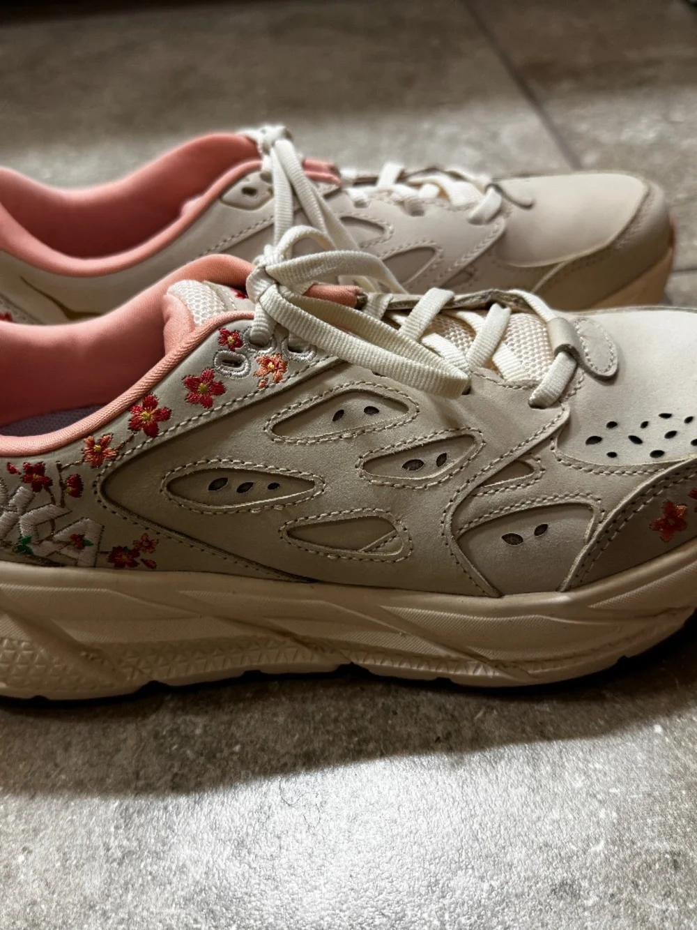 Hoka ladies running shoes